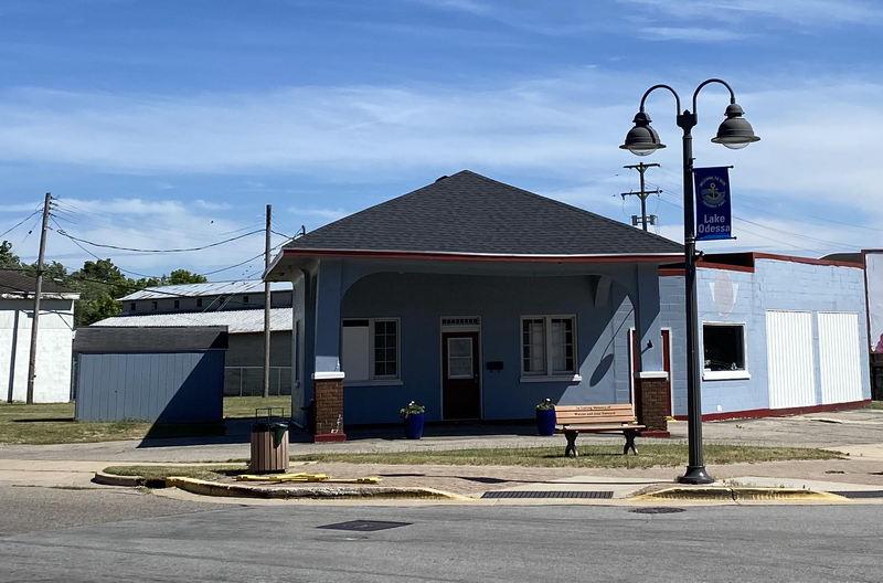 Lake Odessa Gas Station (Station Deli)